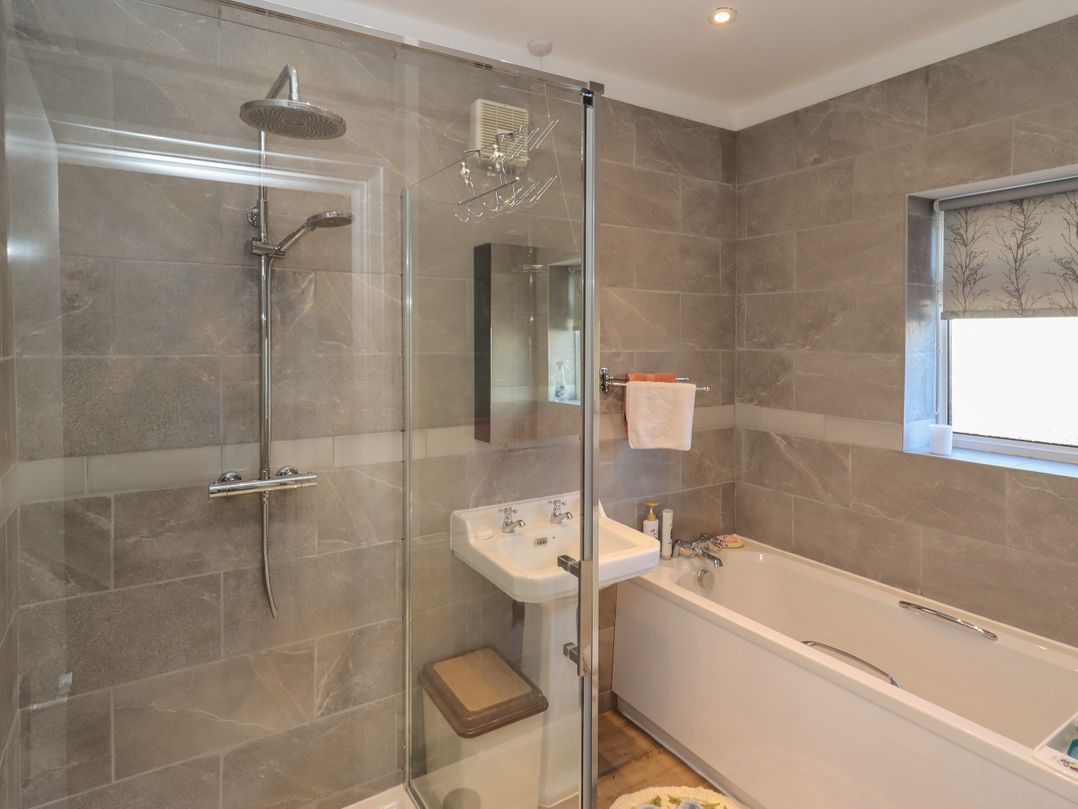 4 Venables Road