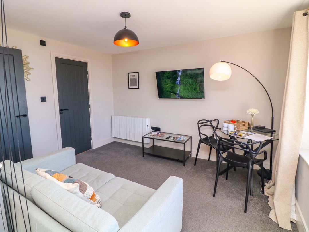 Apt 8 @ Hunter's Quay