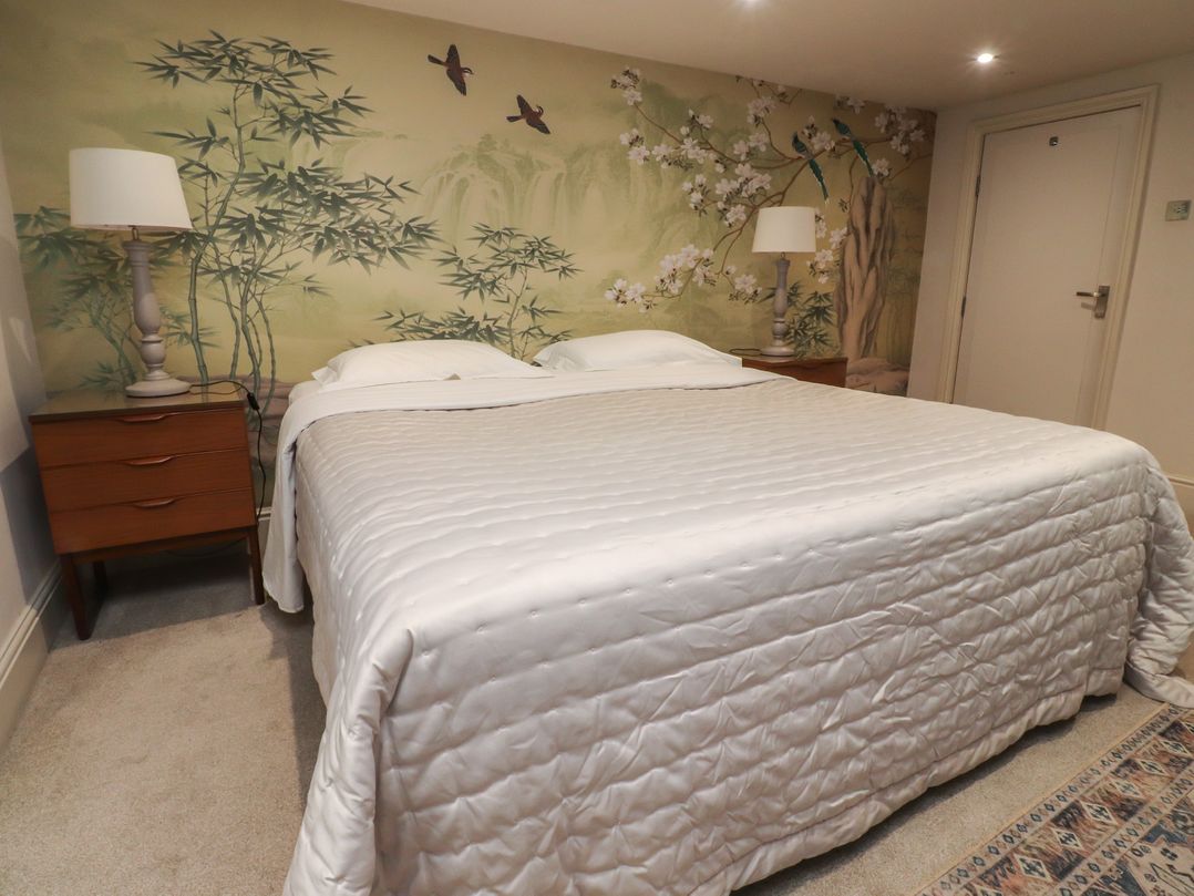 Paramount Apartments