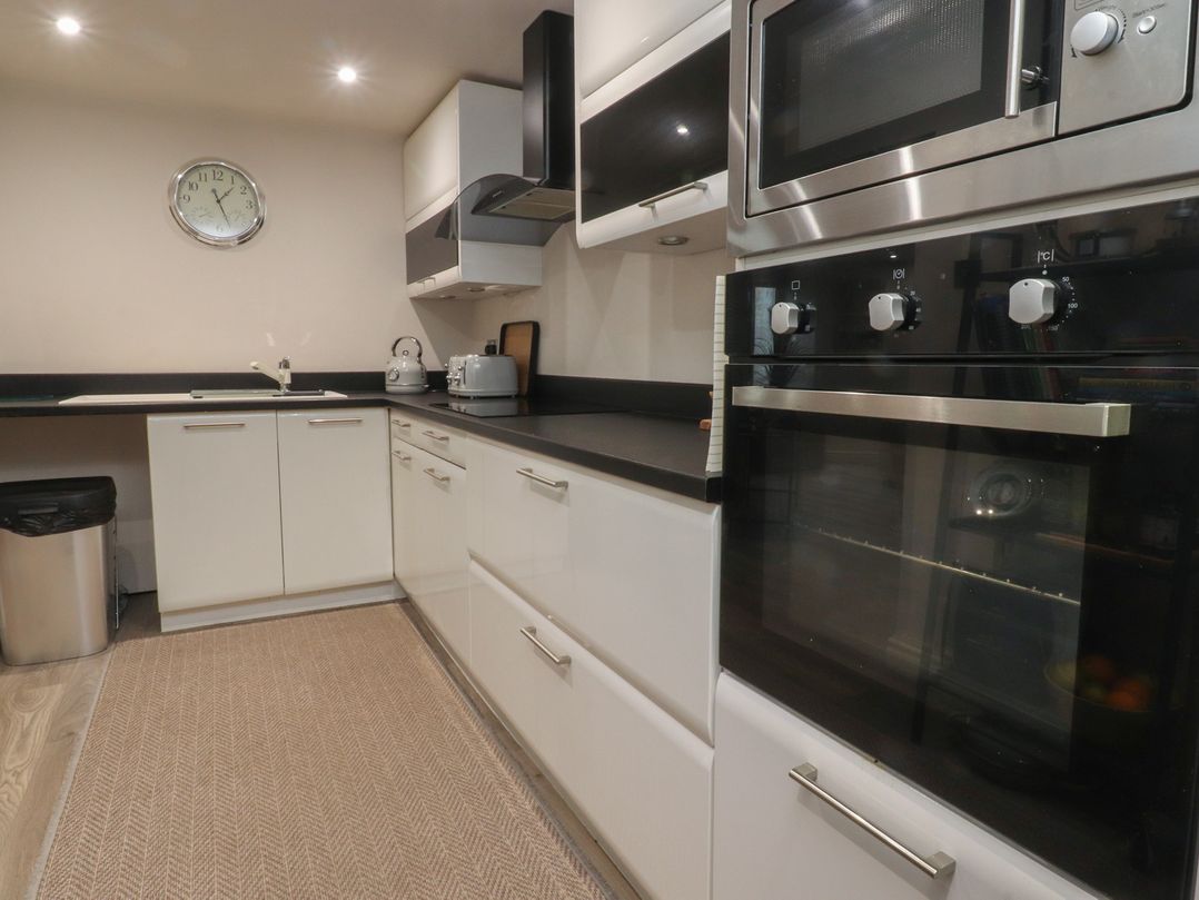 Paramount Apartments