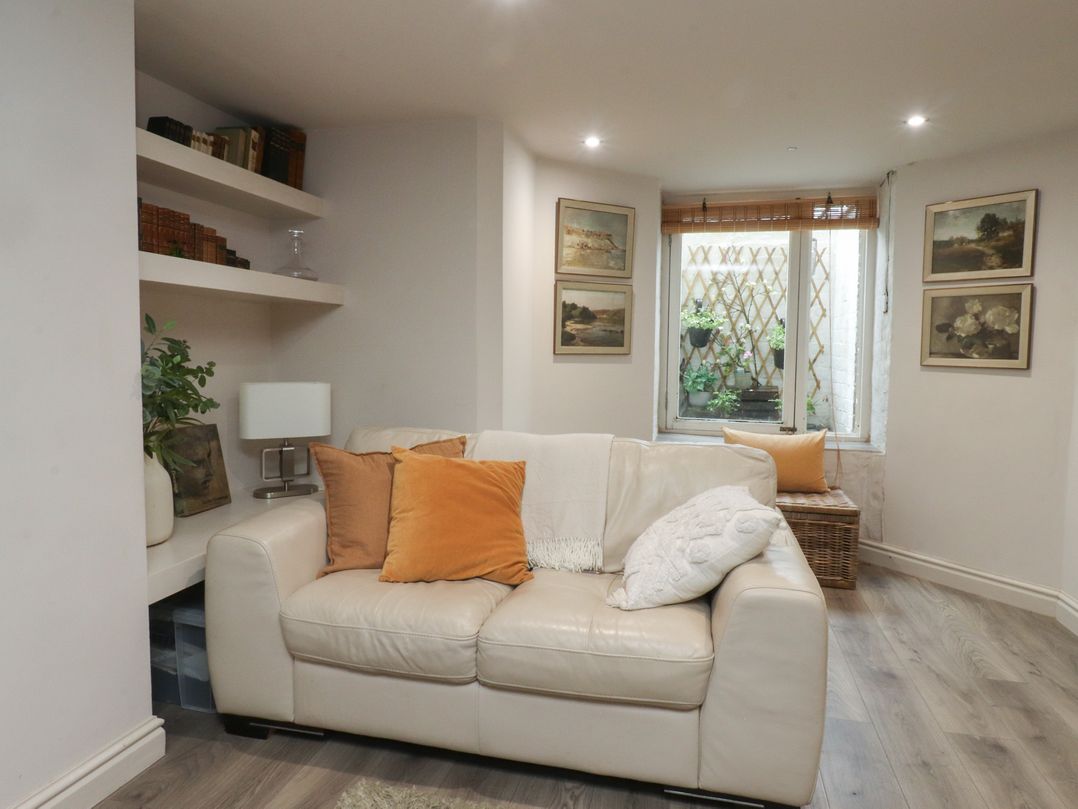 Paramount Apartments