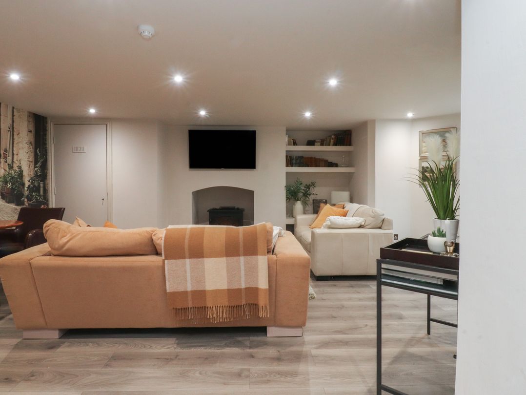 Paramount Apartments