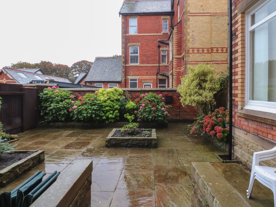 Paramount Apartments