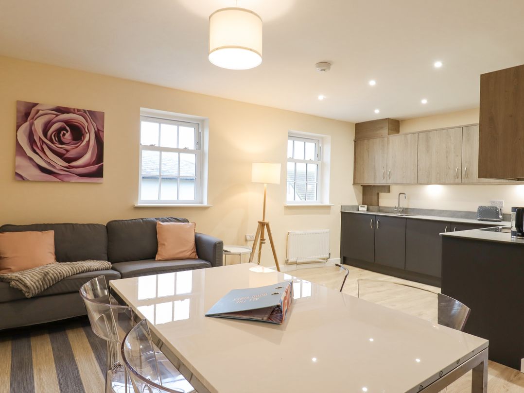 21C Saville Road