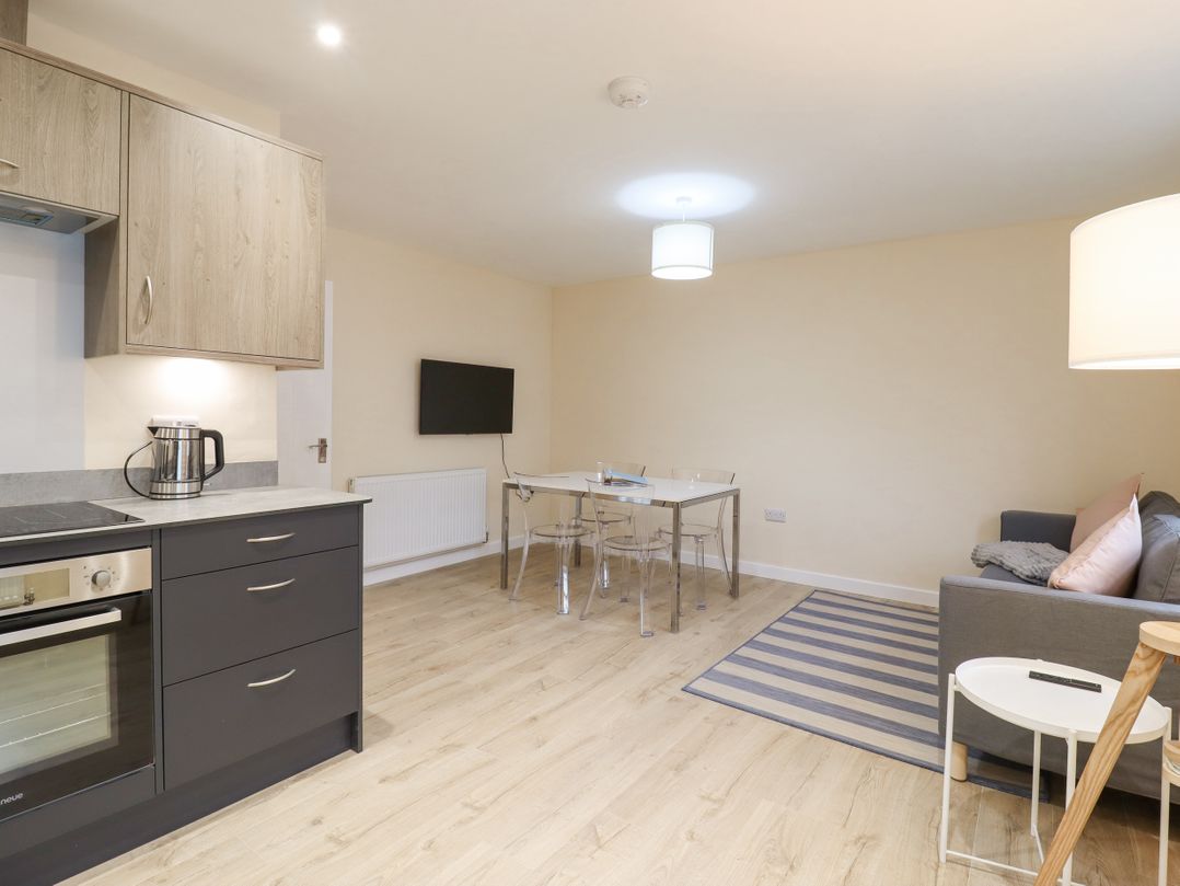 21C Saville Road