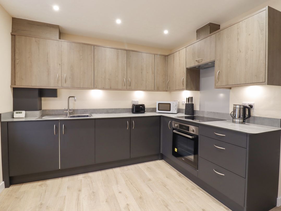 21C Saville Road