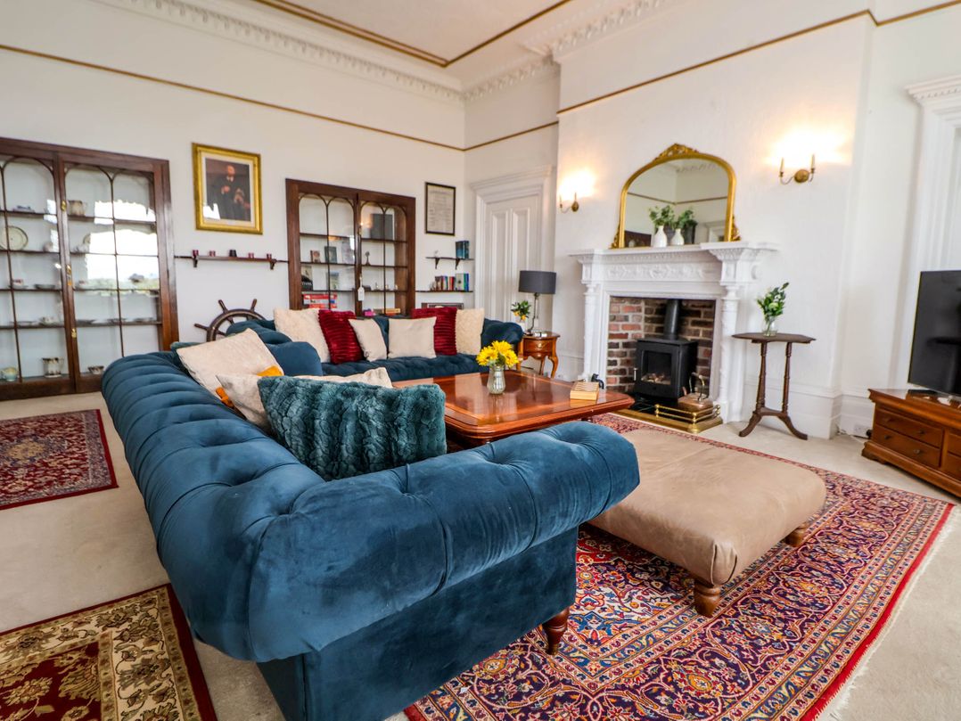 Ismay Lounge Apartment- Titanic Interest