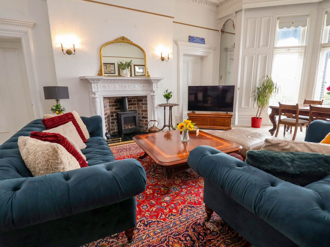Ismay Lounge Apartment- Titanic Interest