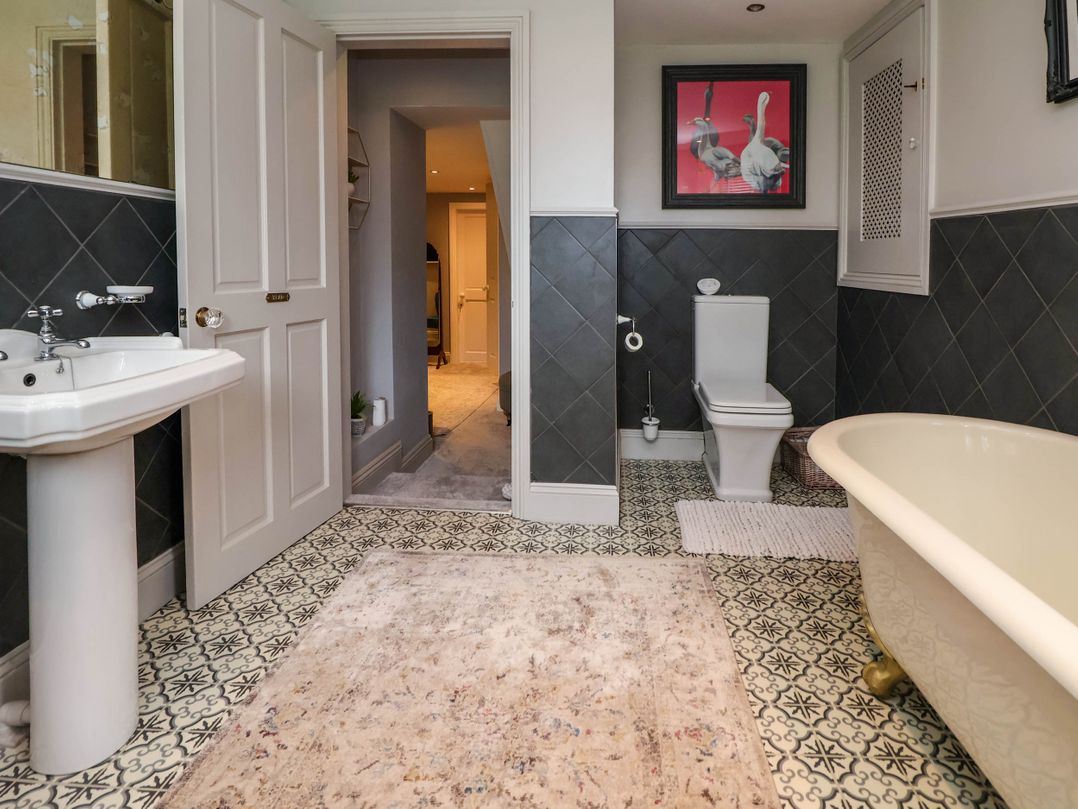 Ismay Lounge Apartment- Titanic Interest