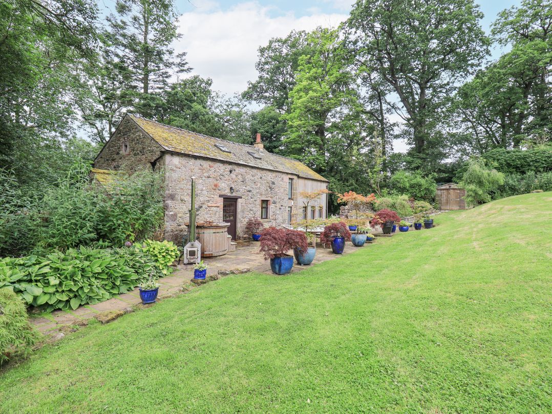 The Gardener's Bothy, Pooley Bridge - Sleeps 2 guests