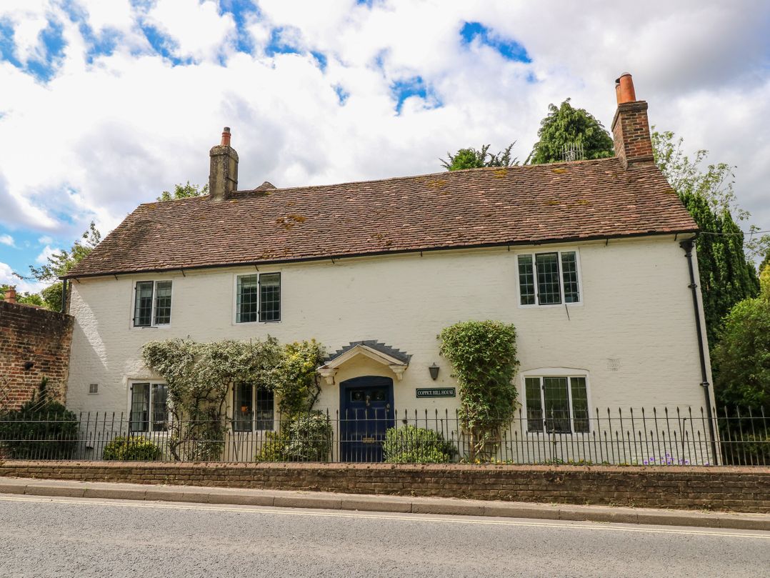 Coppice Hill House, Bishop's Waltham - Sleeps 8 guests