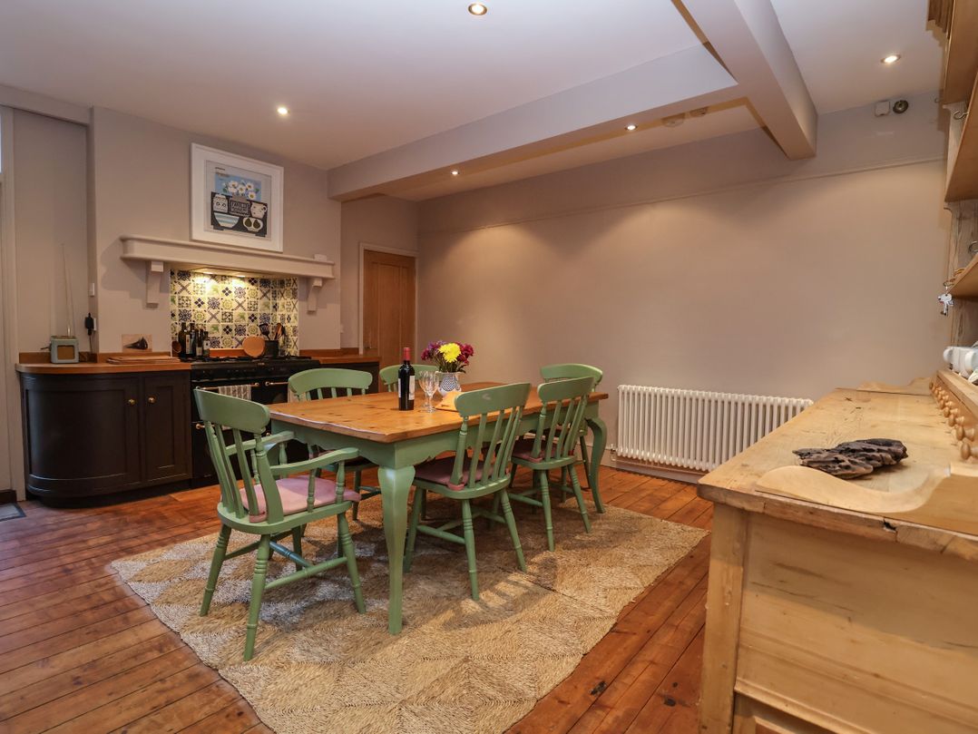 11a Market Cross Place