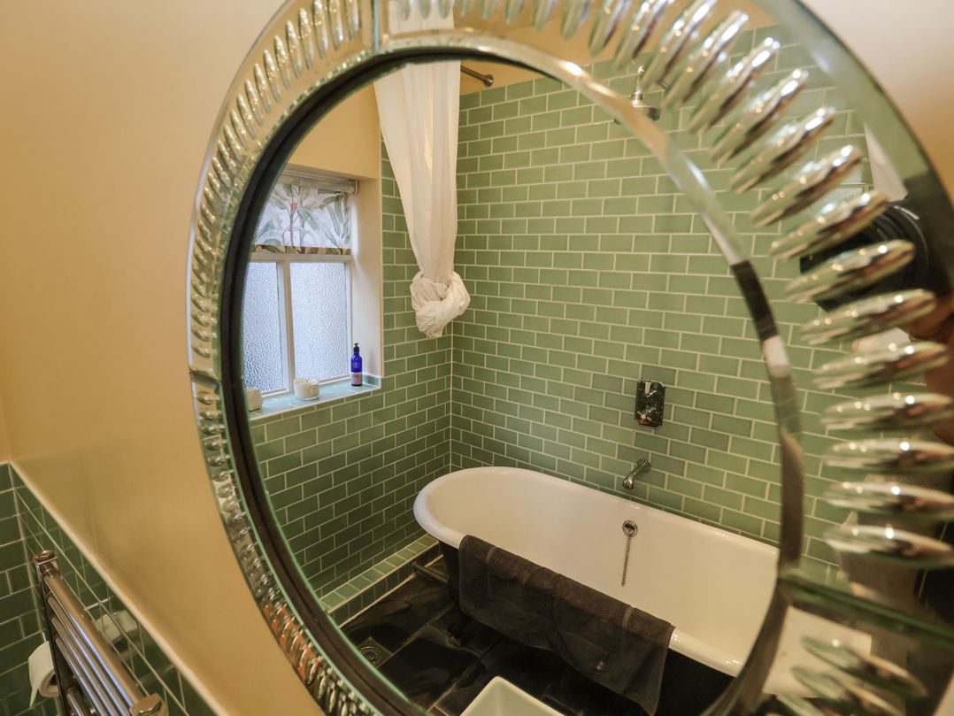 11a Market Cross Place