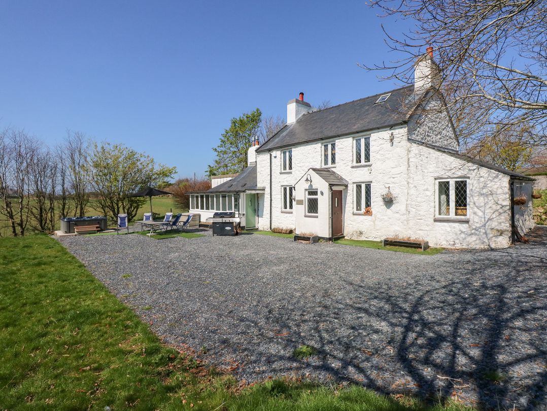 Ty'n Pwll Farm