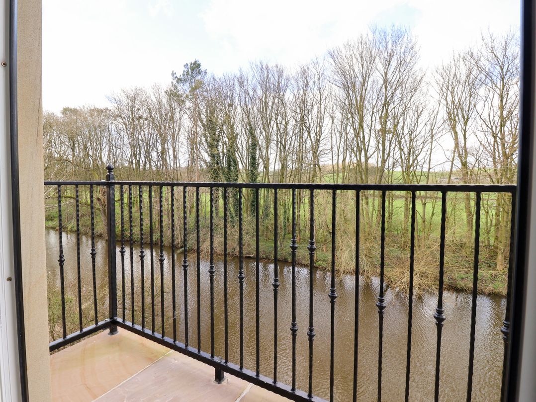 The Swans Nest Lock View