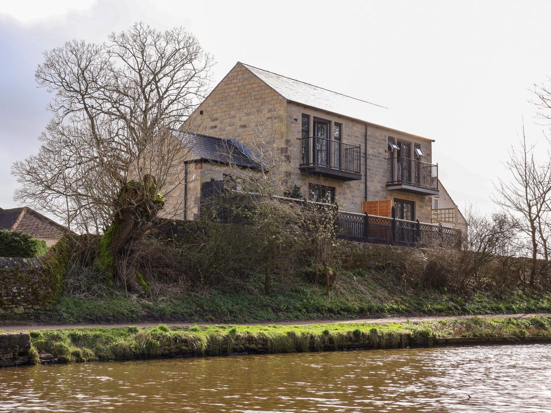 The Swans Nest Lock View