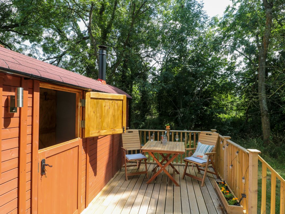 The Foxes Den Shepherds Hut