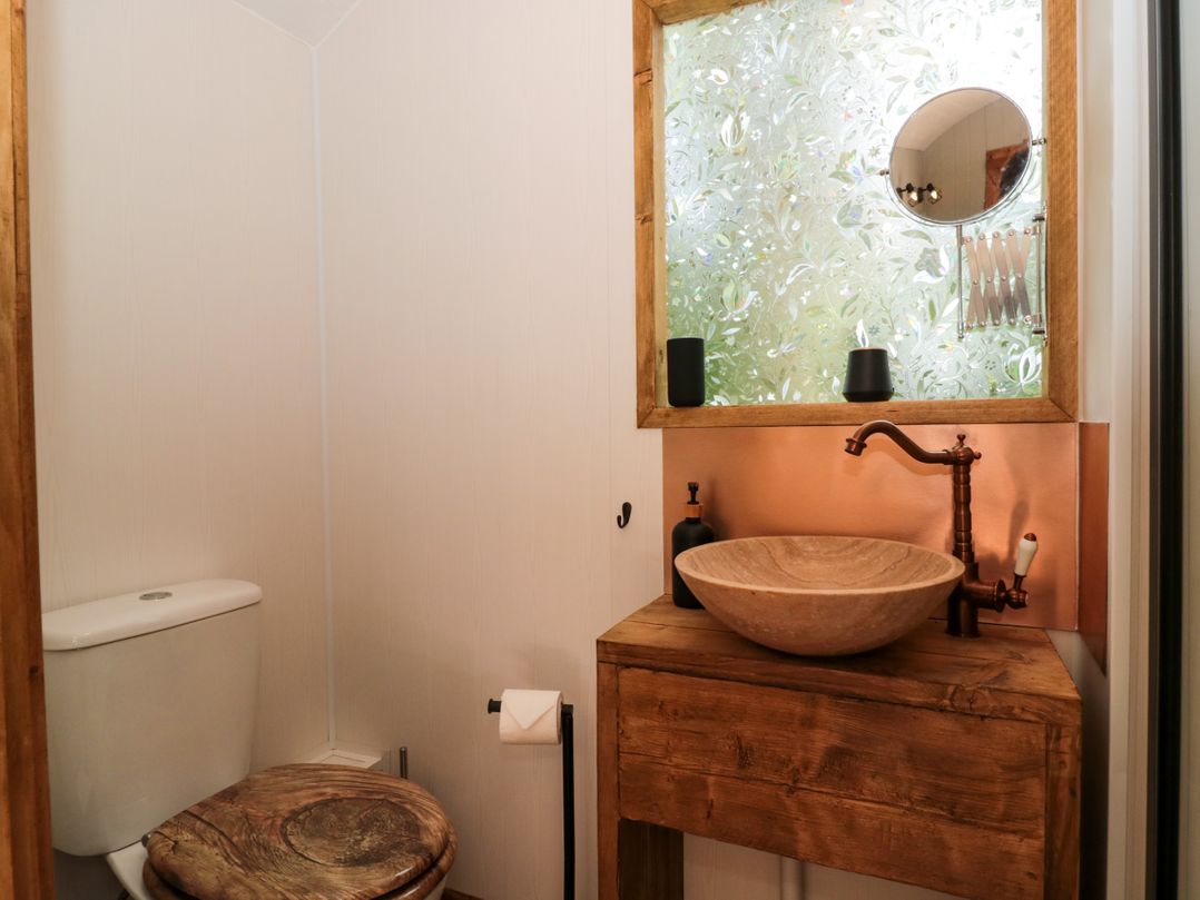 The Foxes Den Shepherds Hut