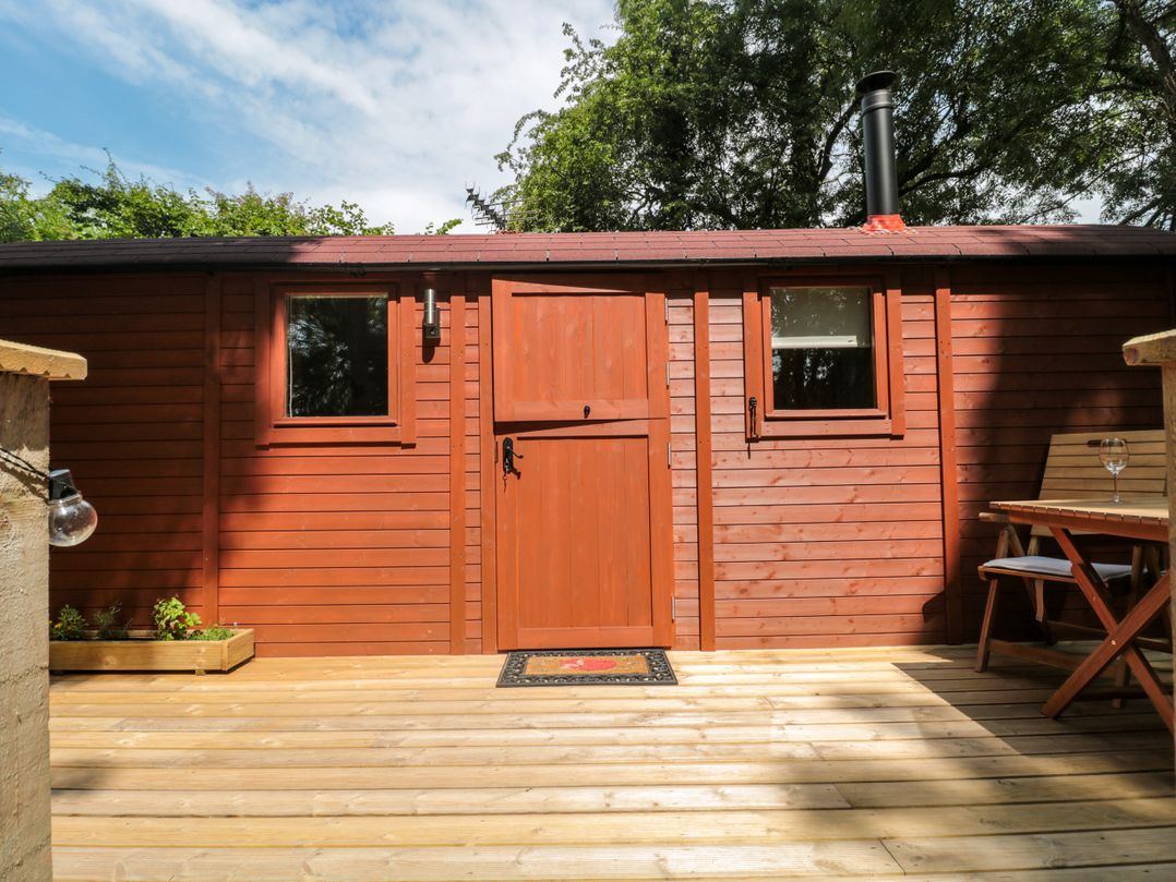 The Foxes Den Shepherds Hut