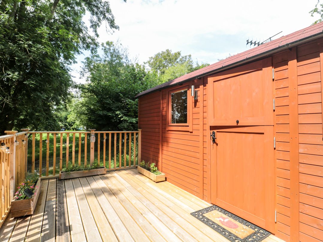 The Foxes Den Shepherds Hut