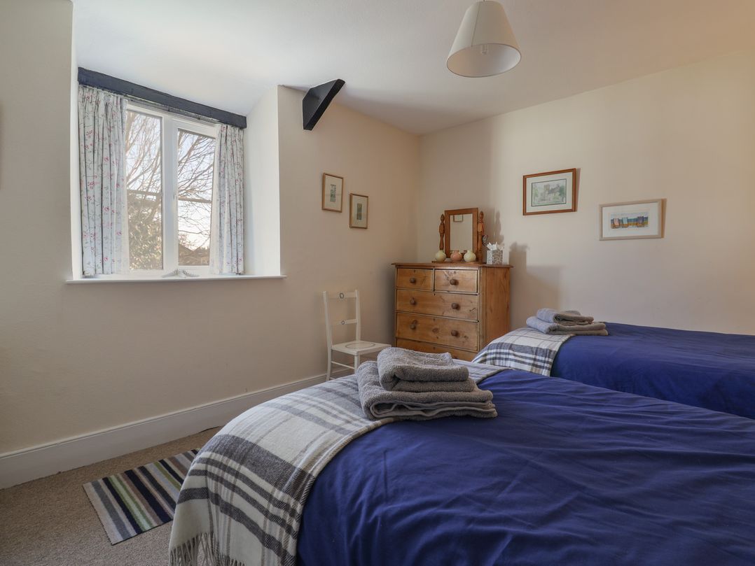 4 Lymbrook Cottages