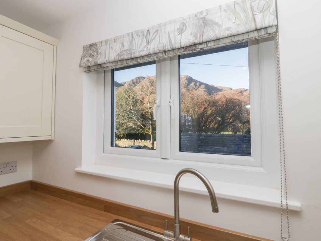 Yewdale View Apartment
