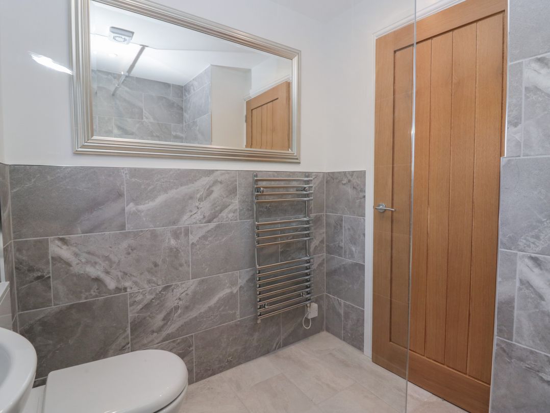 Yewdale View Apartment