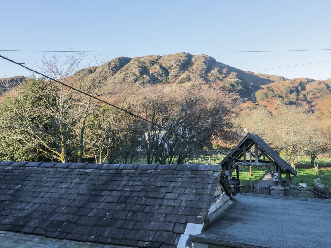 Yewdale View Apartment