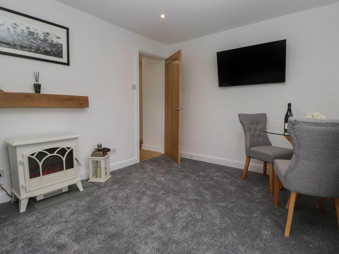 Yewdale View Apartment