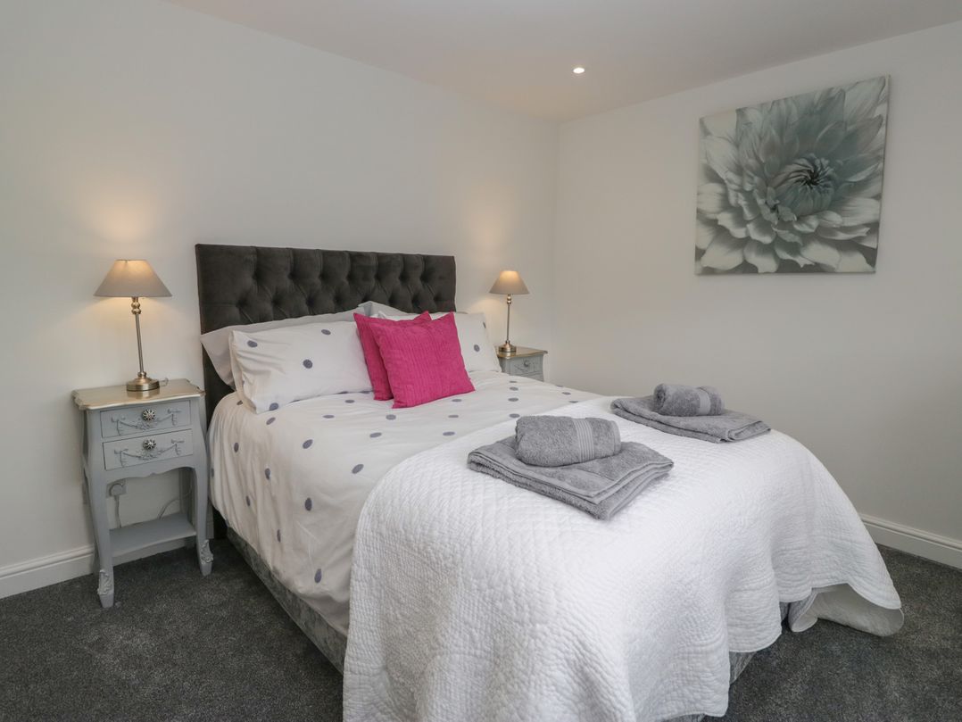 Yewdale View Apartment