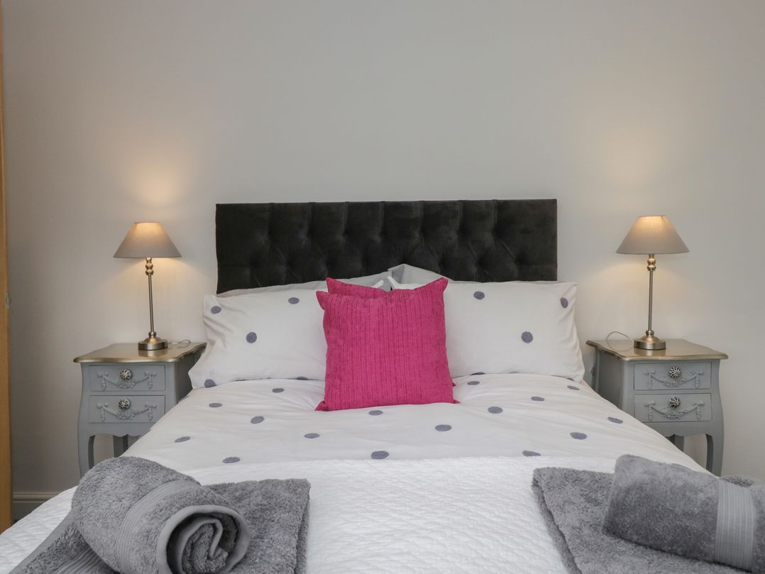 Yewdale View Apartment