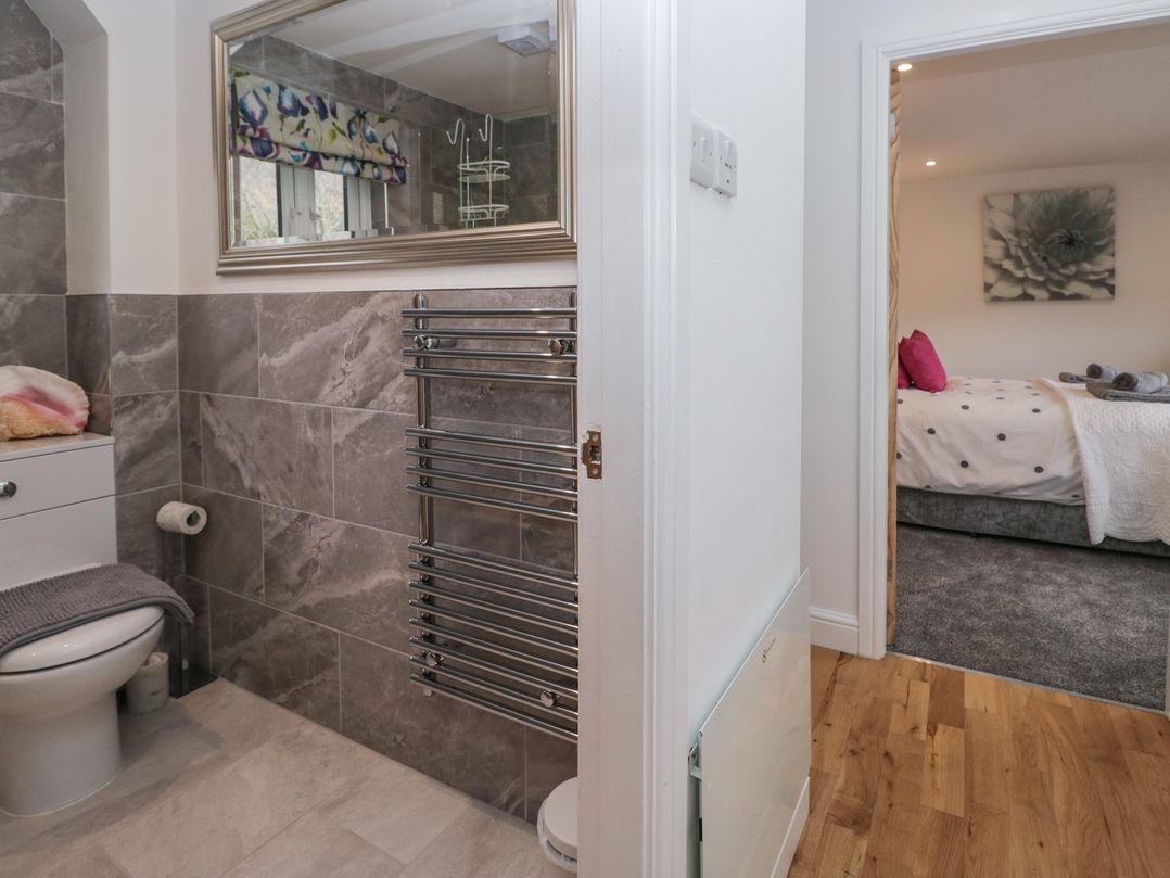 Yewdale View Apartment