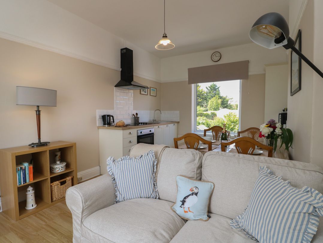 Rhos Retreat No. 7