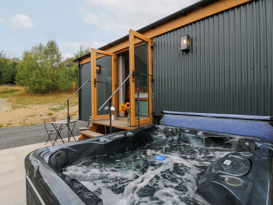 Dam View Shepherds Hut
