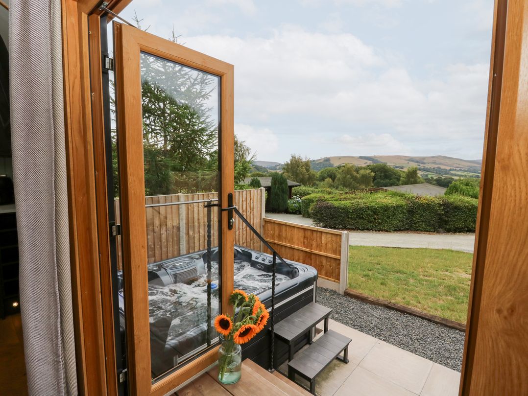 Dam View Shepherds Hut
