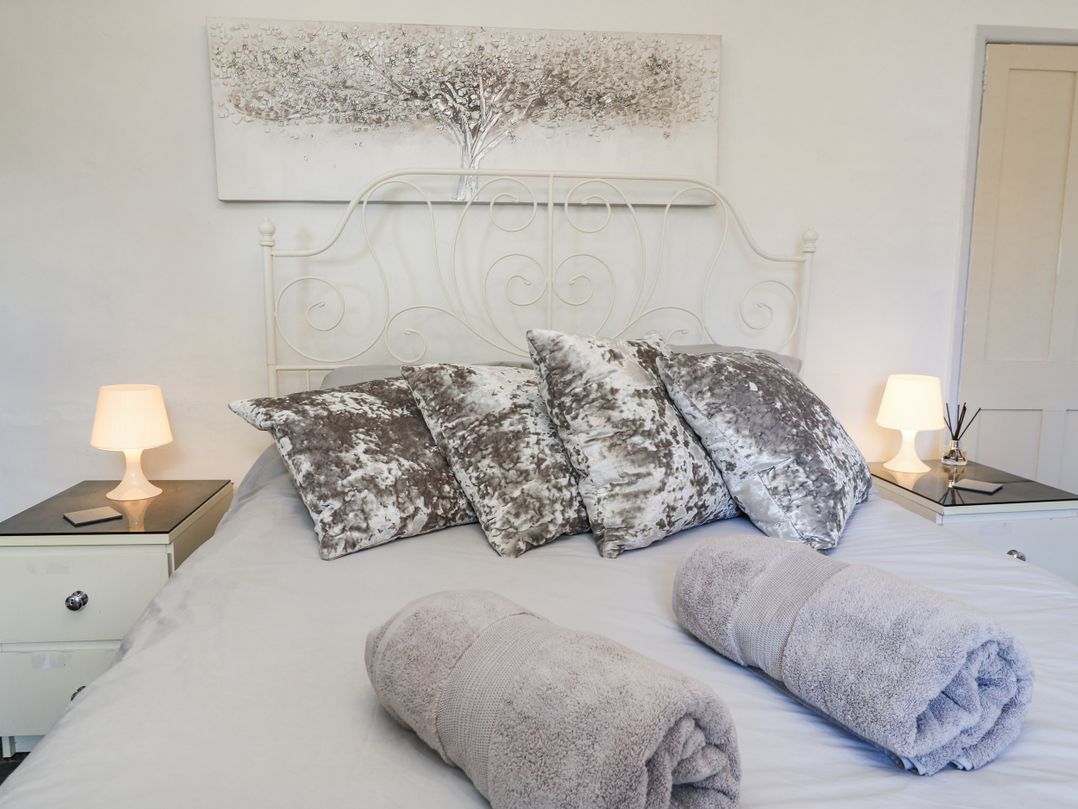Delightful Dorset House By Wareham River
