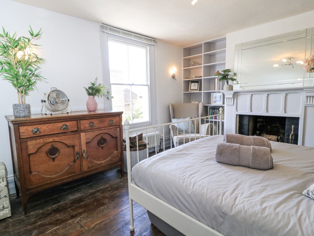 Delightful Dorset House By Wareham River