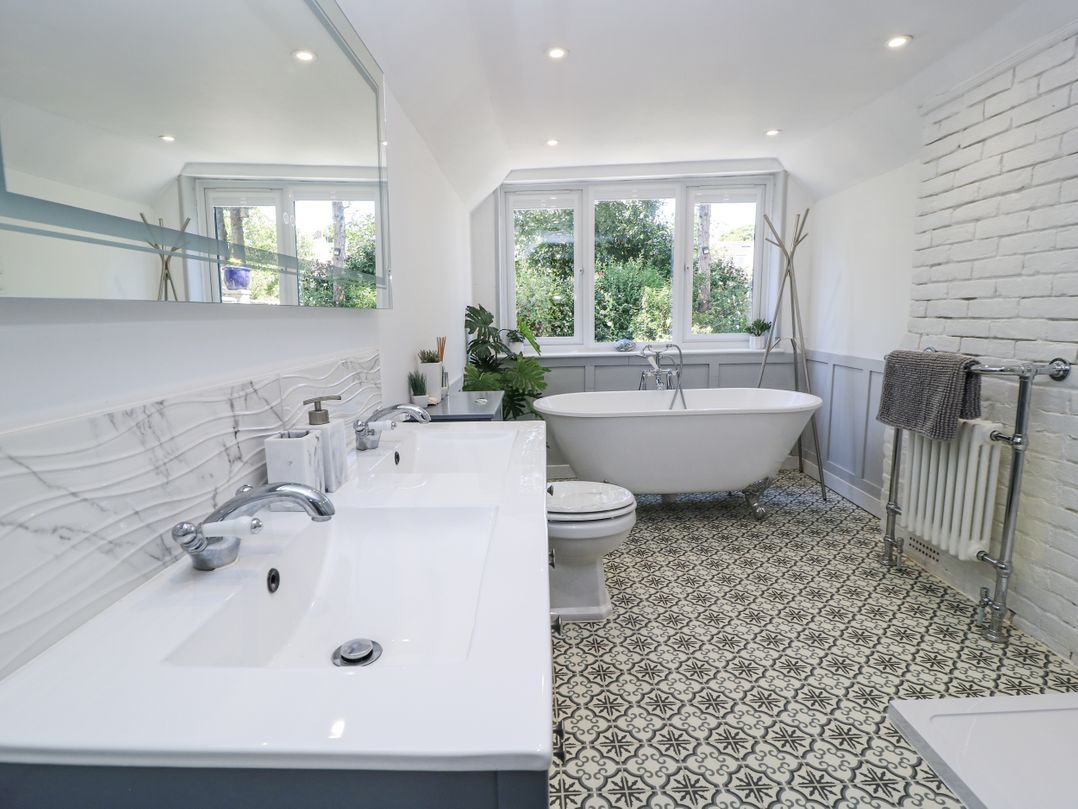 Delightful Dorset House By Wareham River
