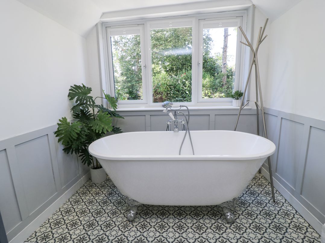 Delightful Dorset House By Wareham River