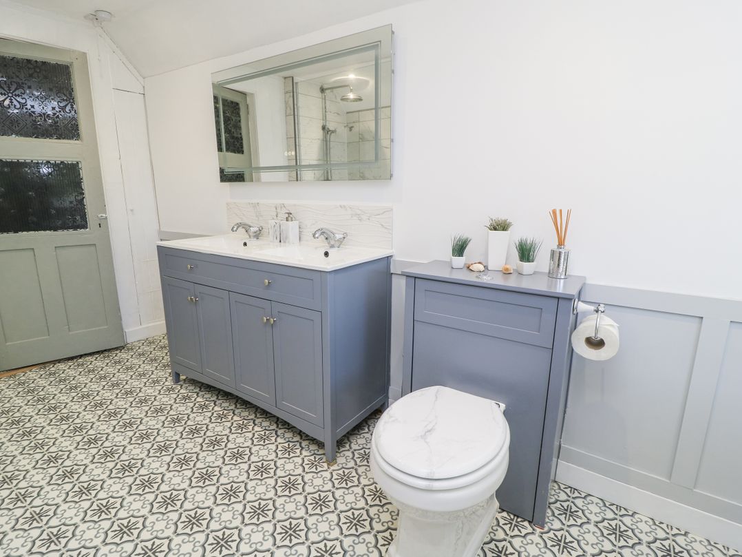 Delightful Dorset House By Wareham River