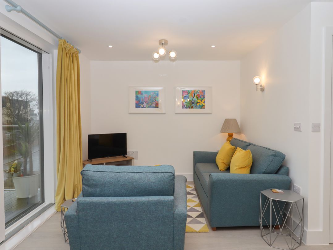 No. 7 Rolle Gardens