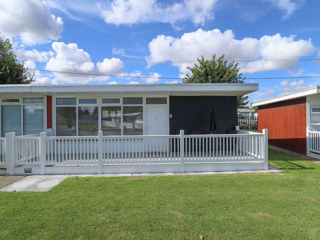 68 Cherry Park, Chapel St Leonards - Sleeps 4 guests