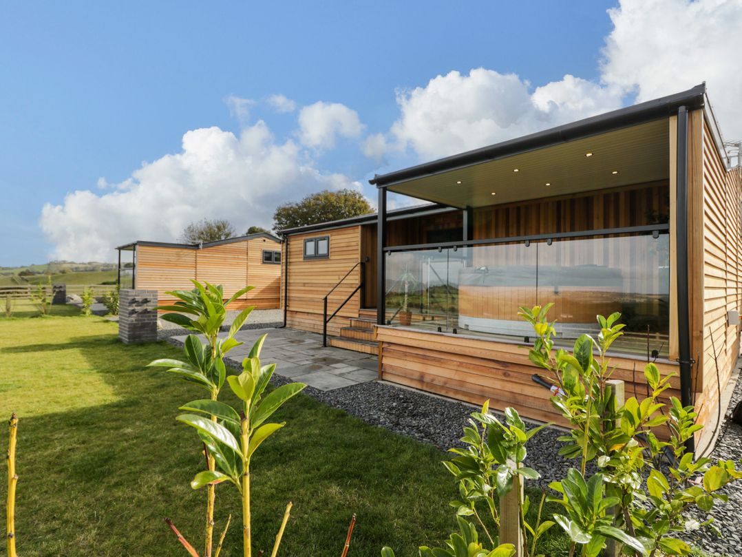 Enia (Lodge 2), Corwen - Sleeps 4 guests