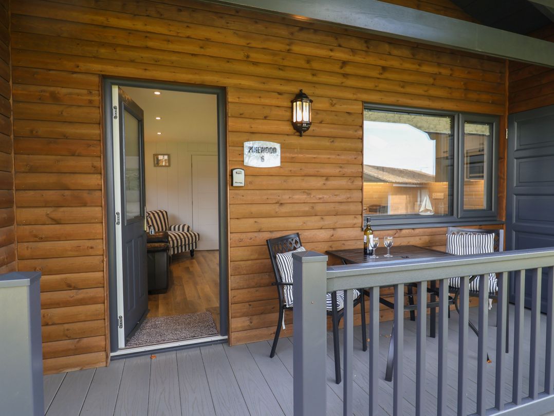 6 Pinewood Retreat