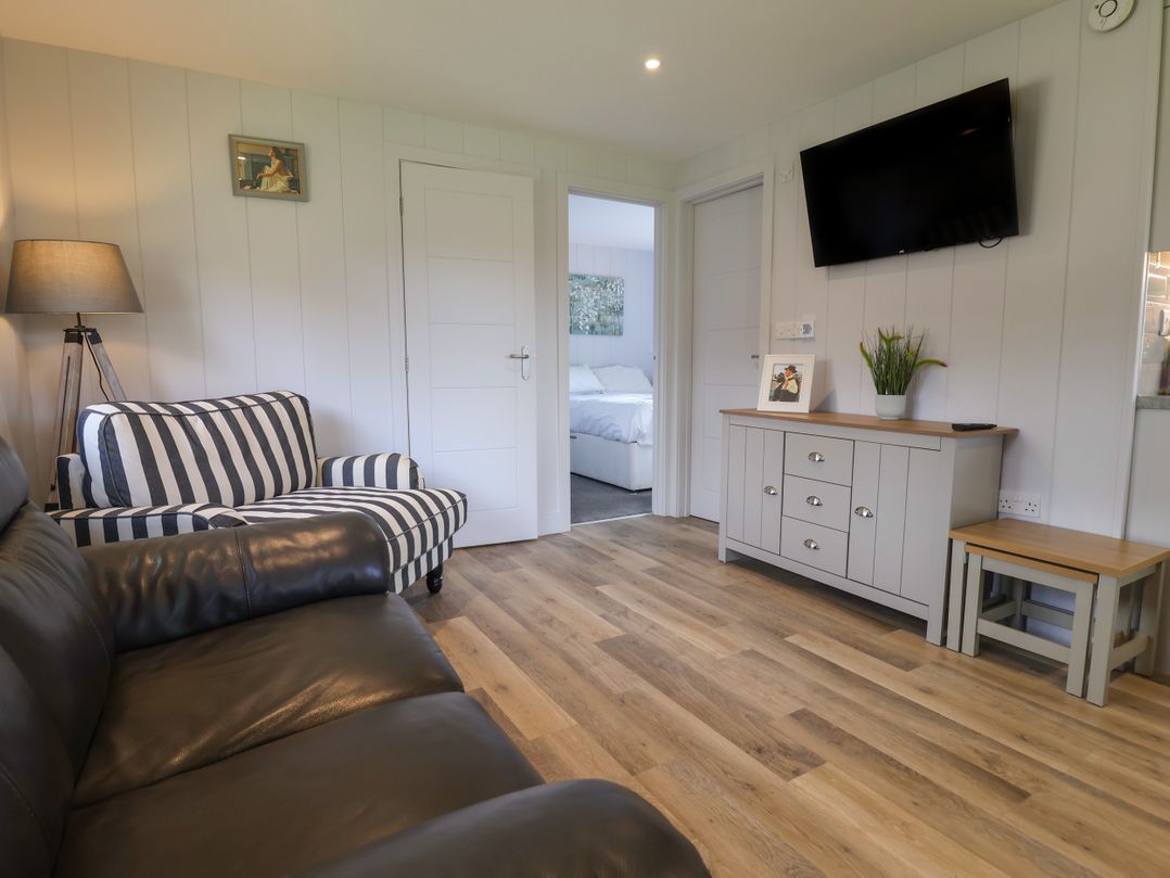6 Pinewood Retreat