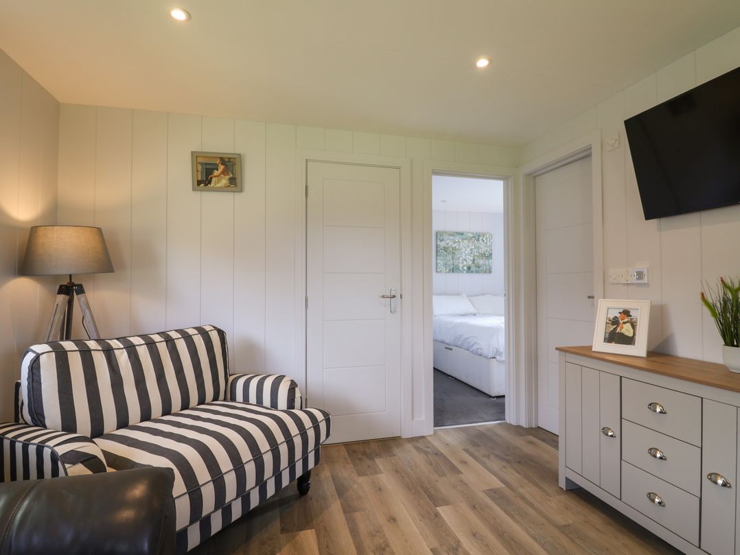 6 Pinewood Retreat