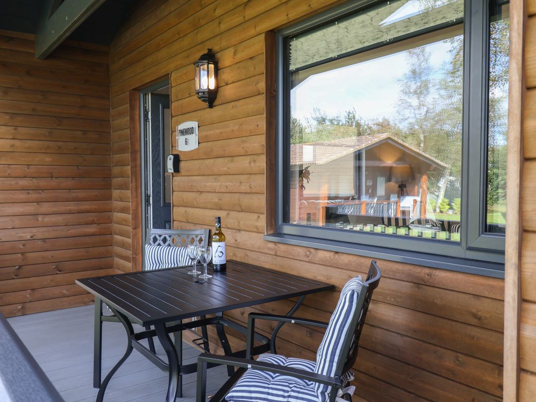 6 Pinewood Retreat