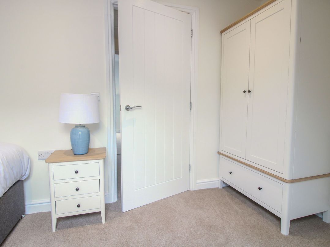 Sandown Park Cottage