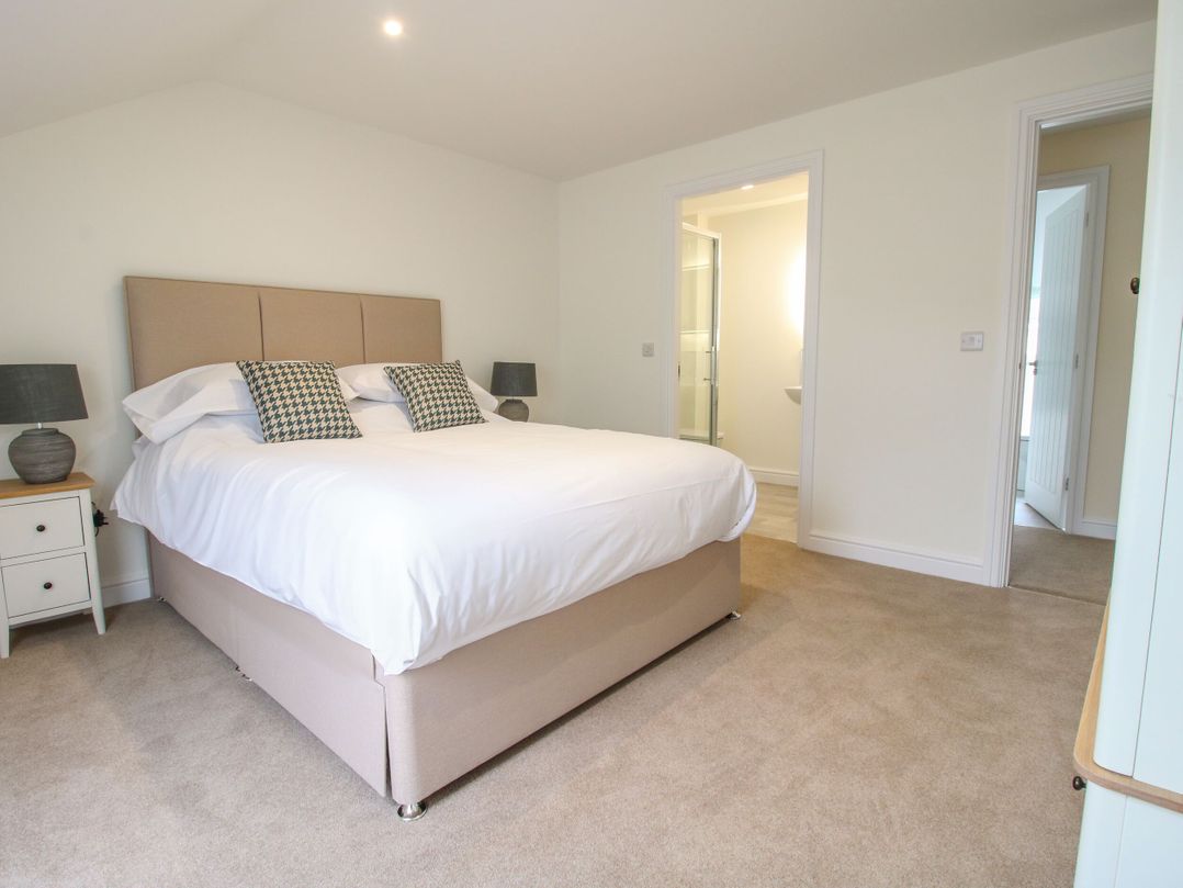Sandown Park Cottage