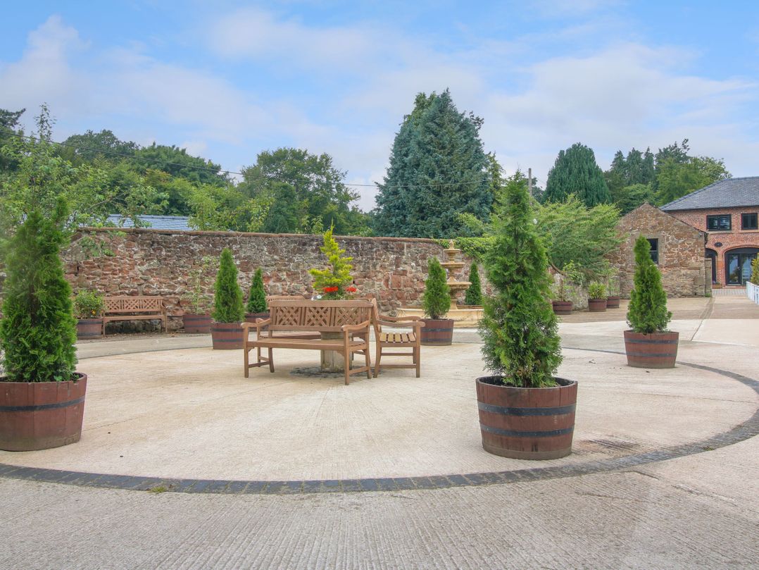 Sandown Park Cottage
